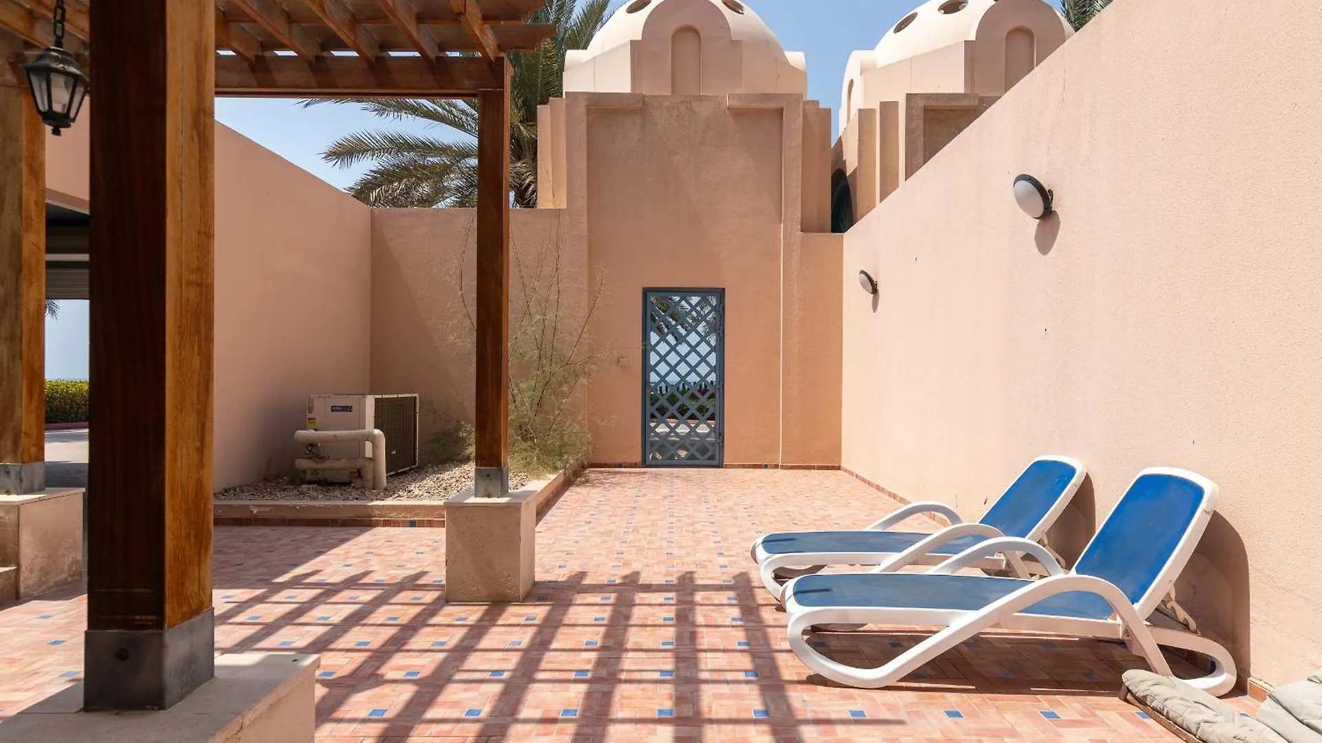 Luxury Beachfront Villa With Private Pool On Palm Jumeirah Near Atlantis 두바이